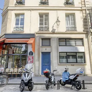 Branded New And Comfy - Heart Of 3 Paris